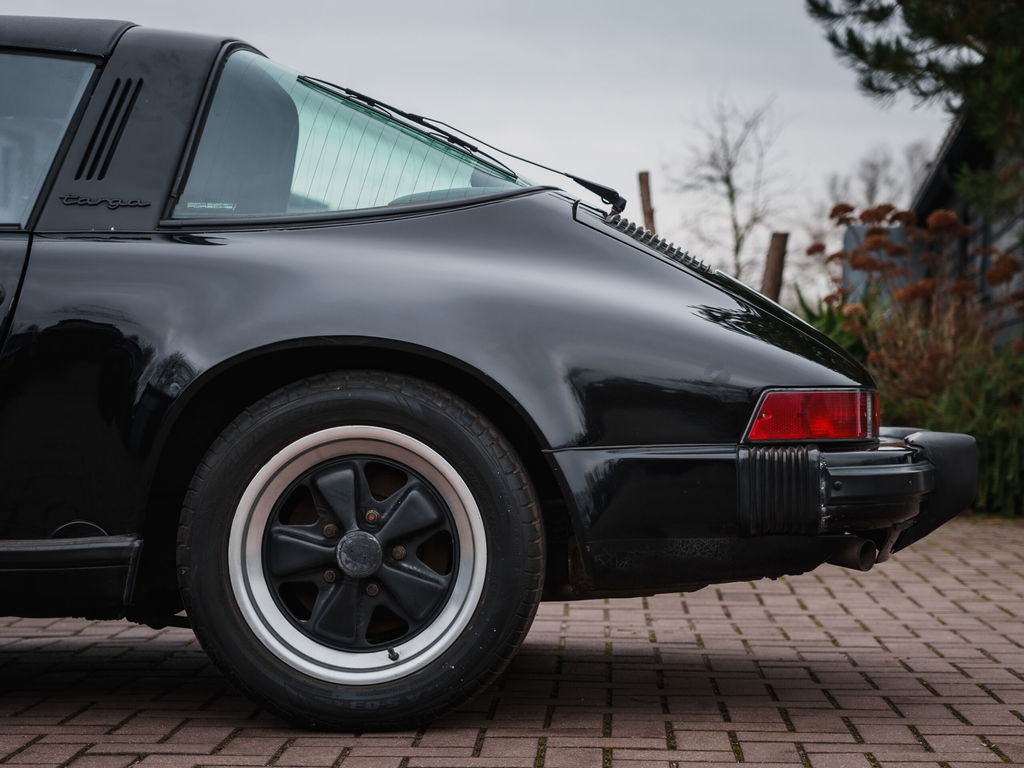Porsche 911 Carrera 3.2 (US)