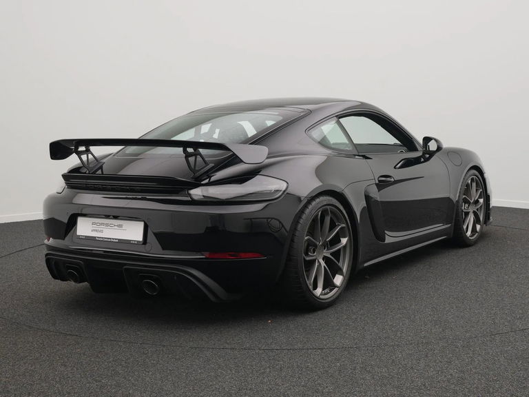 Porsche 718 Cayman GT4