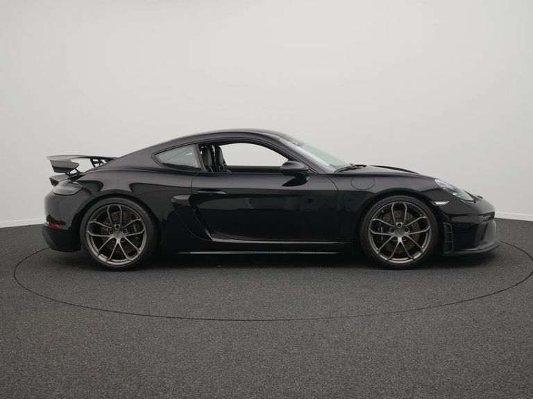 Porsche 718 Cayman GT4