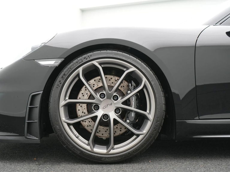 Porsche 718 Cayman GT4