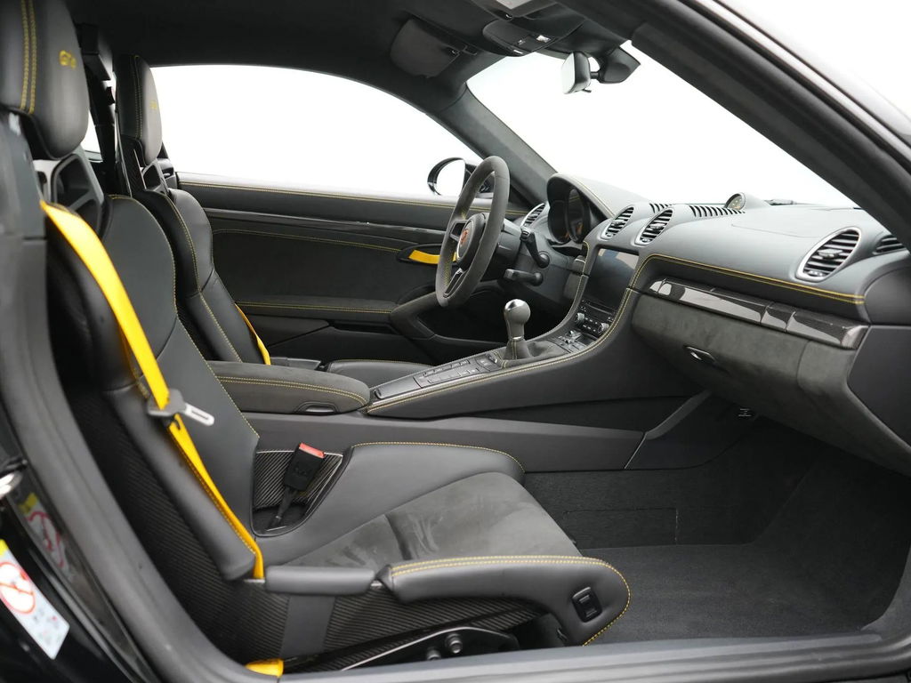 Porsche 718 Cayman GT4