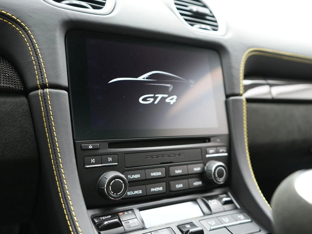 Porsche 718 Cayman GT4