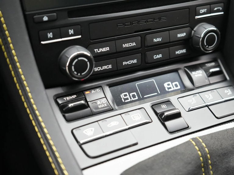 Porsche 718 Cayman GT4