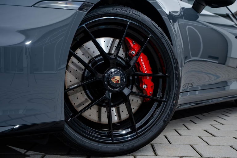 Porsche 992.2 Carrera GTS