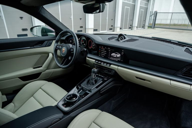 Porsche 992 GT3 Touring