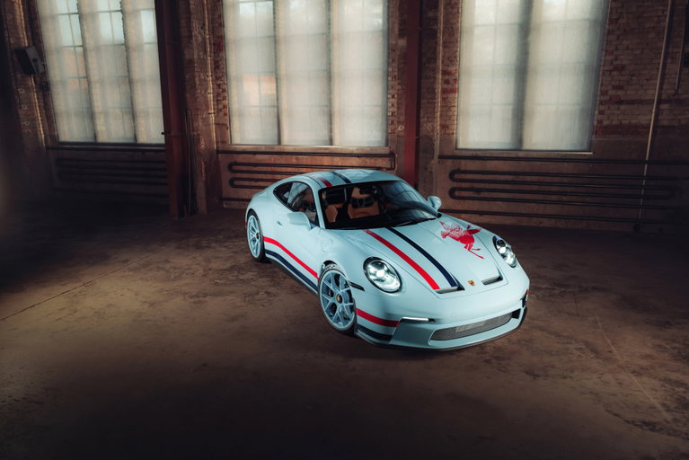Porsche hand-painting – A 992 S/T in Coppa Florio