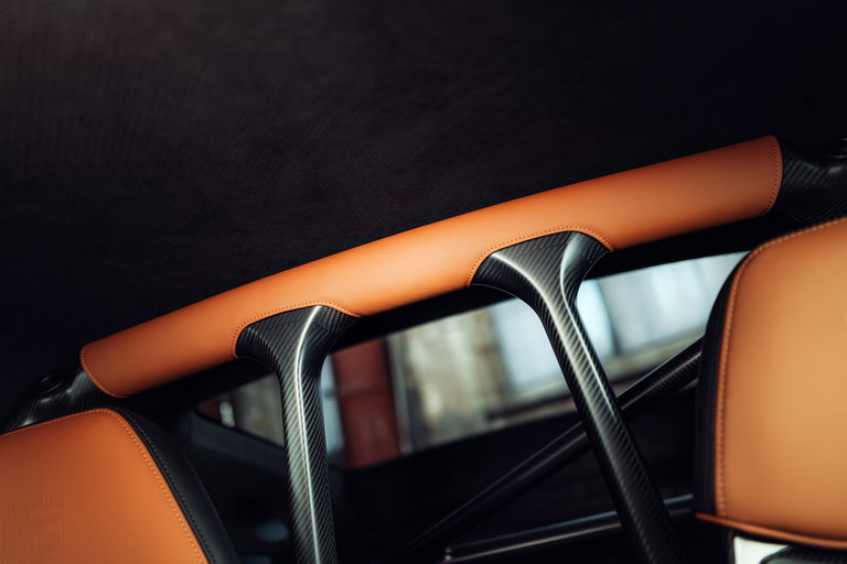 Porsche hand-painting – A 992 S/T in Coppa Florio