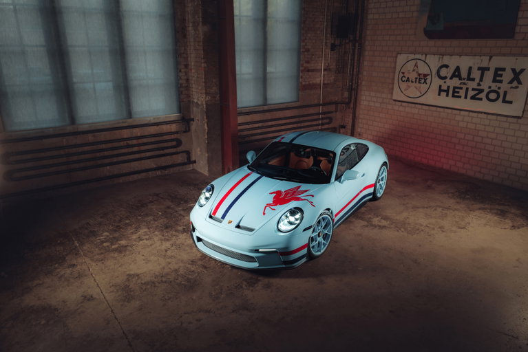 Porsche hand-painting – A 992 S/T in Coppa Florio