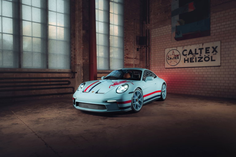 Porsche hand-painting – A 992 S/T in Coppa Florio