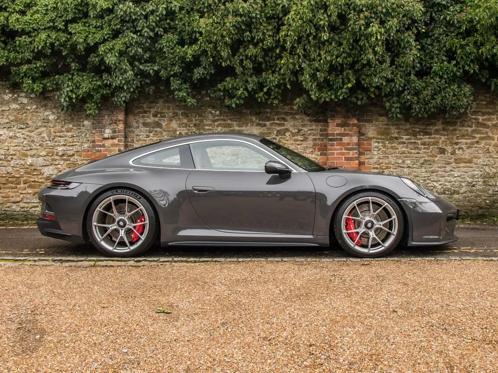 Porsche 992 GT3 Touring