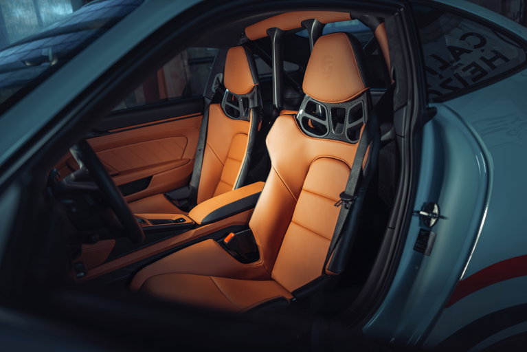 Porsche hand-painting – A 992 S/T in Coppa Florio