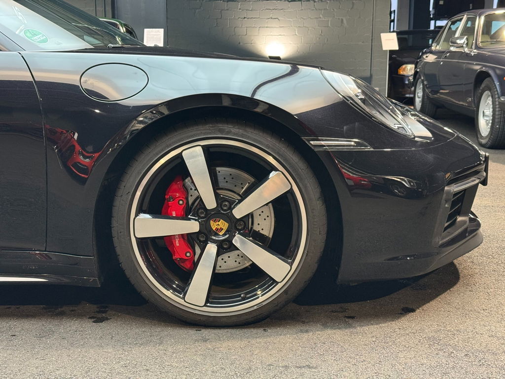 Porsche 992 Carrera 4S