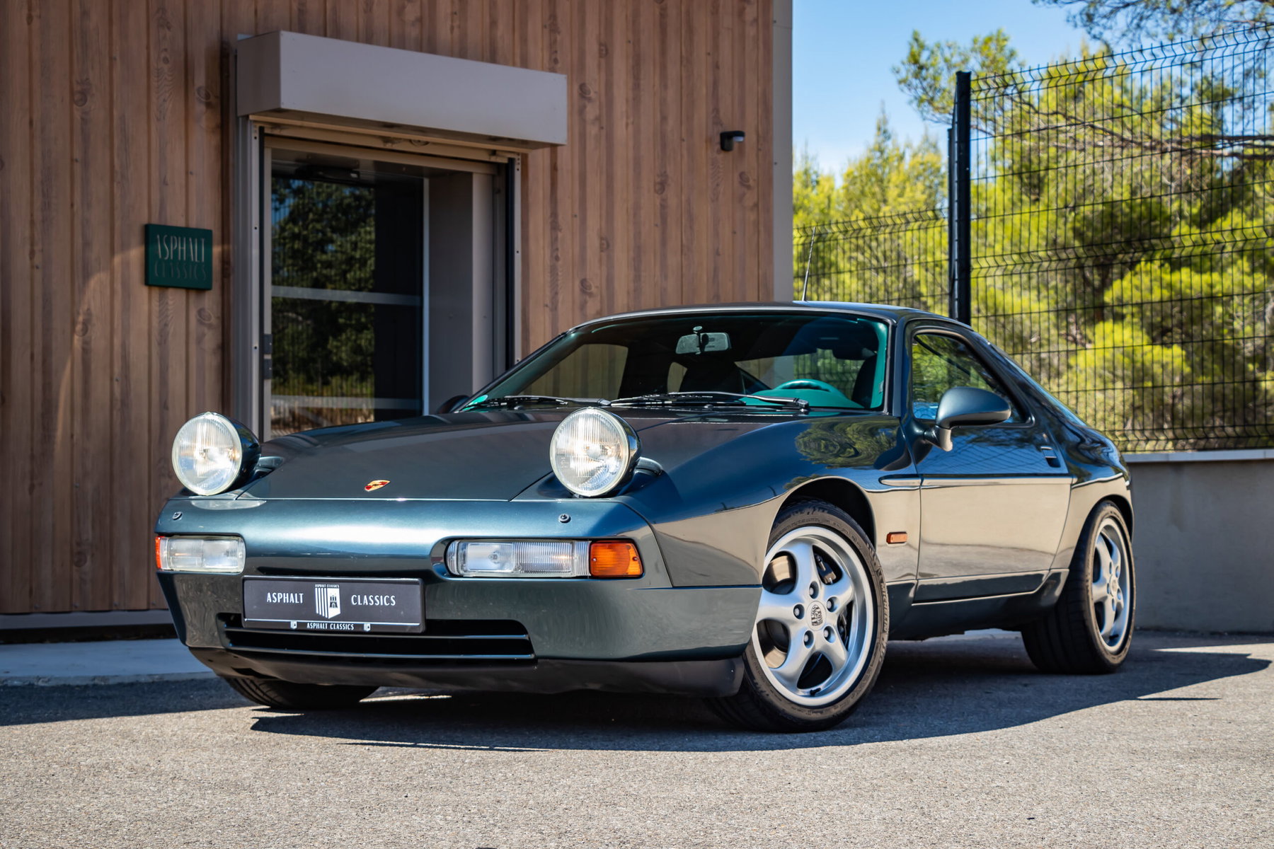 Porsche 928 GTS 1993 - elferspot.com - Marketplace for Porsche