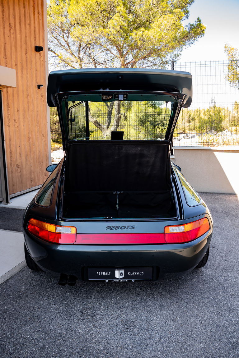 Porsche 928 GTS