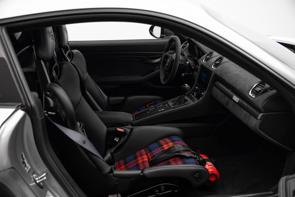 Porsche 718 Cayman GT4 RS