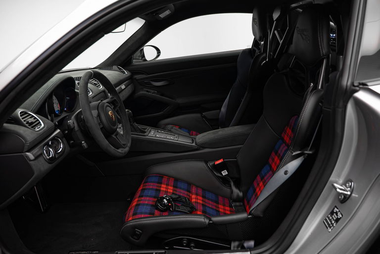 Porsche 718 Cayman GT4 RS