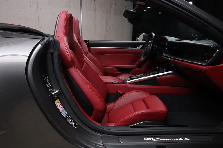 Porsche 992 Carrera 4S