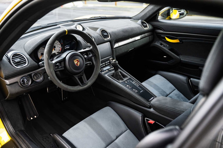 Porsche 718 Cayman GT4 RS