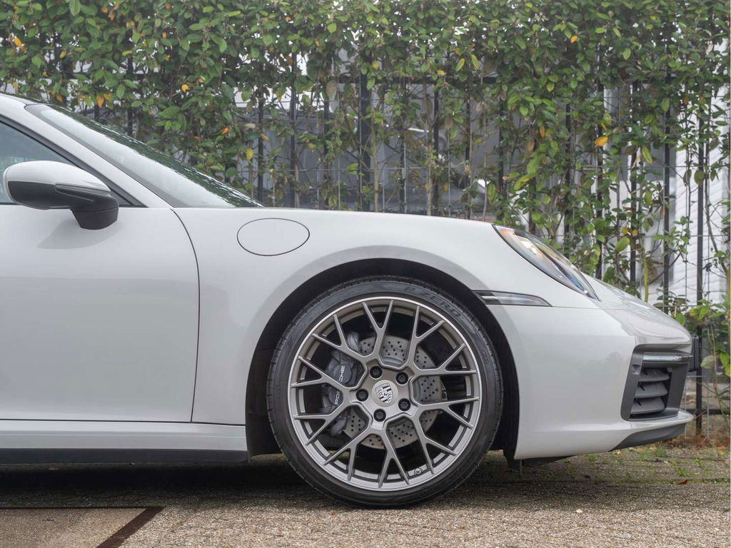 Porsche 992 Carrera