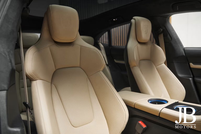 Porsche Taycan GTS Sport Turismo