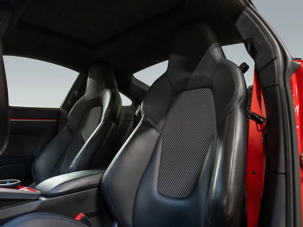 Porsche 992 Carrera 4S