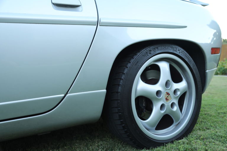 Porsche 928 S4