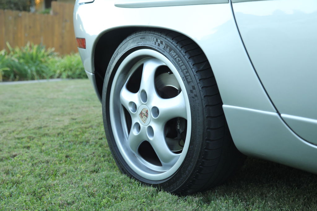 Porsche 928 S4