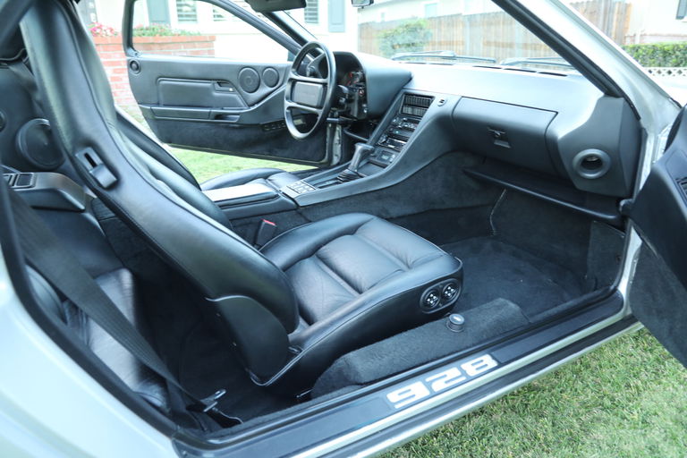 Porsche 928 S4