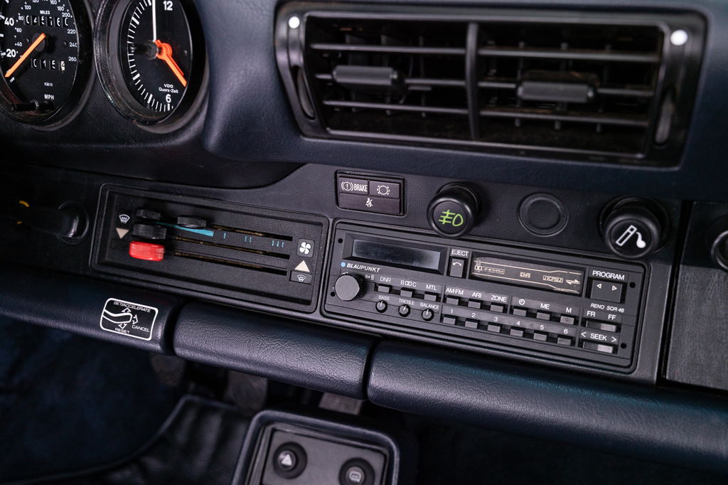 Porsche 911 Carrera 3.2 (US)