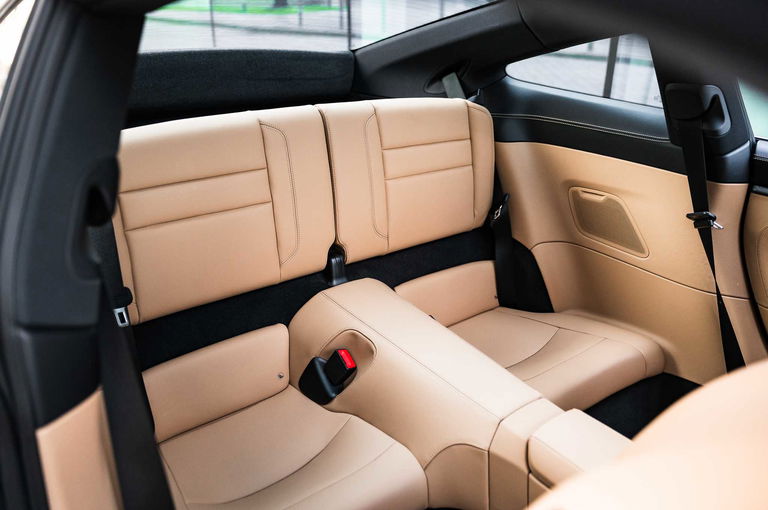 Porsche 992 Carrera 4