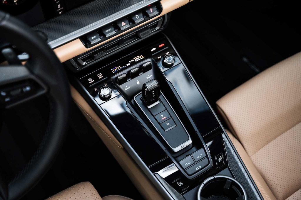 Porsche 992 Carrera 4