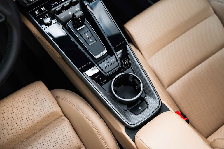 Porsche 992 Carrera 4