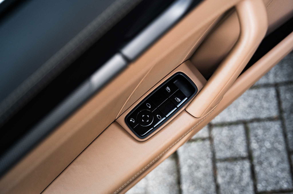 Porsche 992 Carrera 4