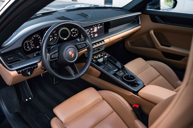 Porsche 992 Carrera 4