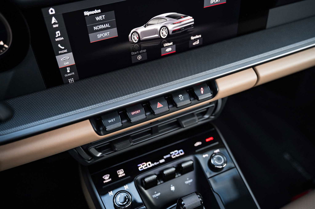 Porsche 992 Carrera 4