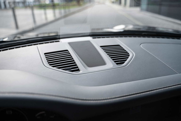 Porsche 992 Carrera 4