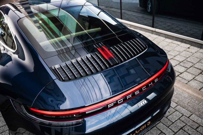 Porsche 992 Carrera 4