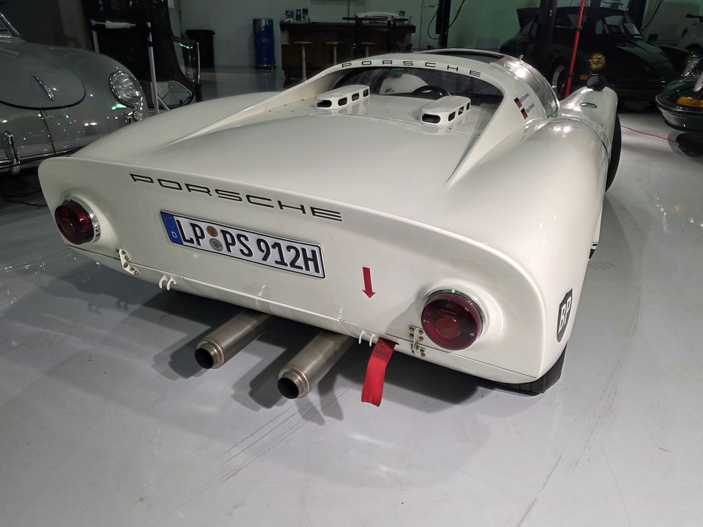 Porsche 910