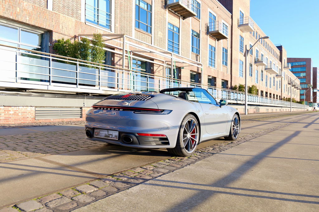 Porsche 992 Carrera 4S