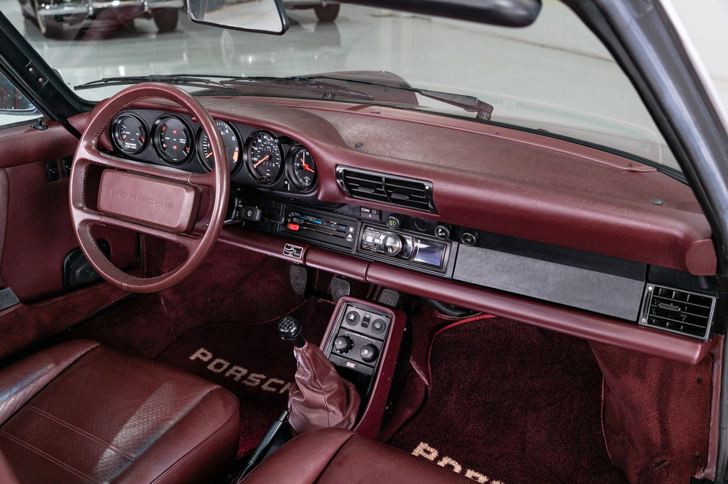 Porsche 911 Carrera 3.2 (US)