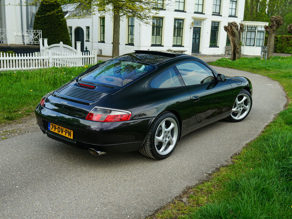 Porsche 996 Carrera 4 Millennium Edition