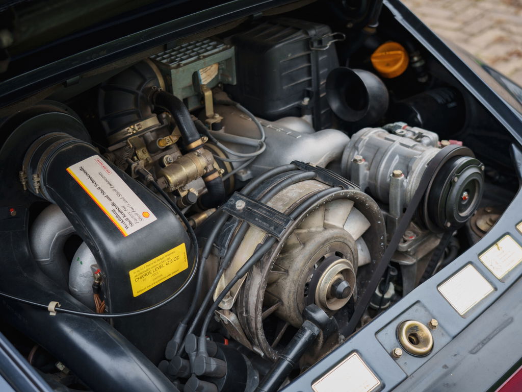 Porsche 911 Carrera 3.2 (US)