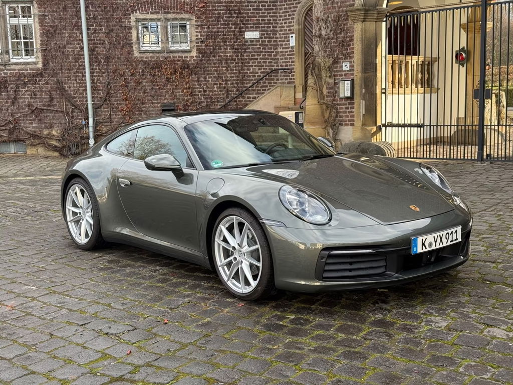 Porsche 992 Carrera 4