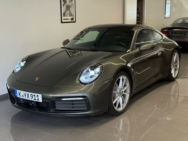 Porsche 992 Carrera 4
