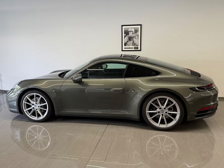 Porsche 992 Carrera 4