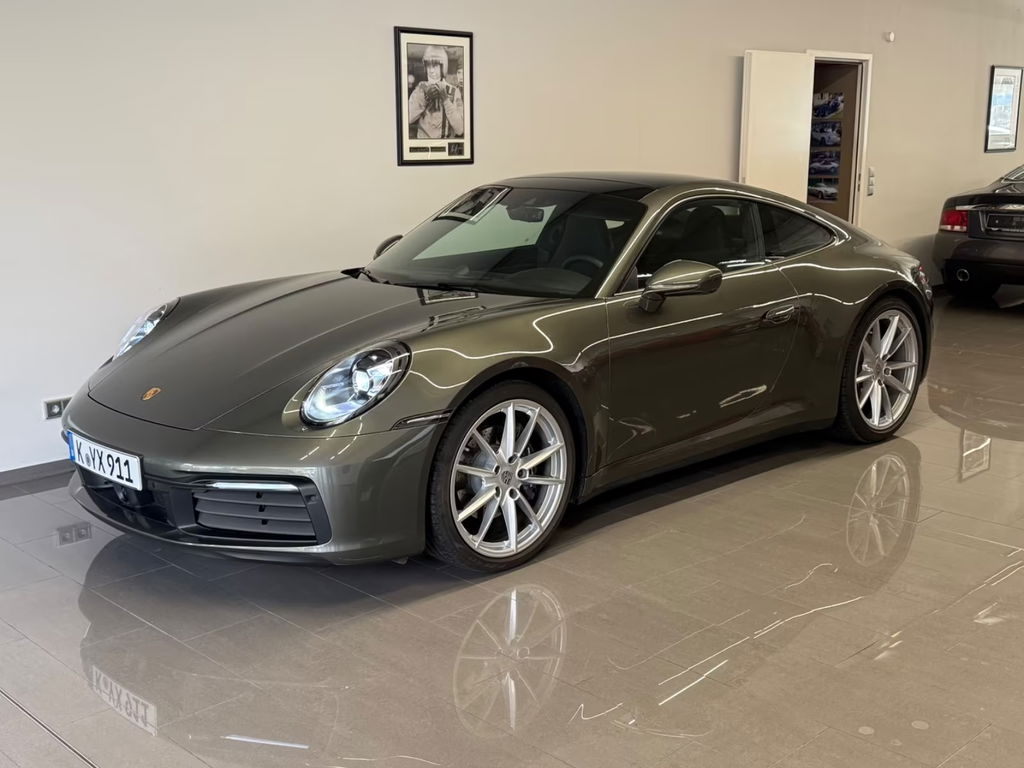 Porsche 992 Carrera 4