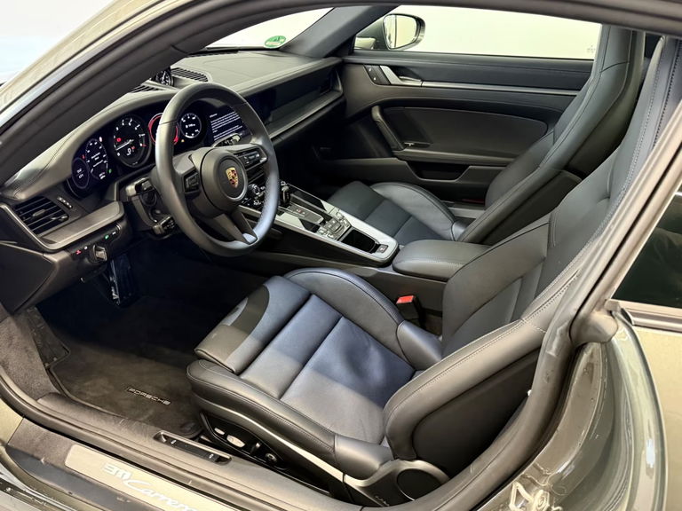 Porsche 992 Carrera 4