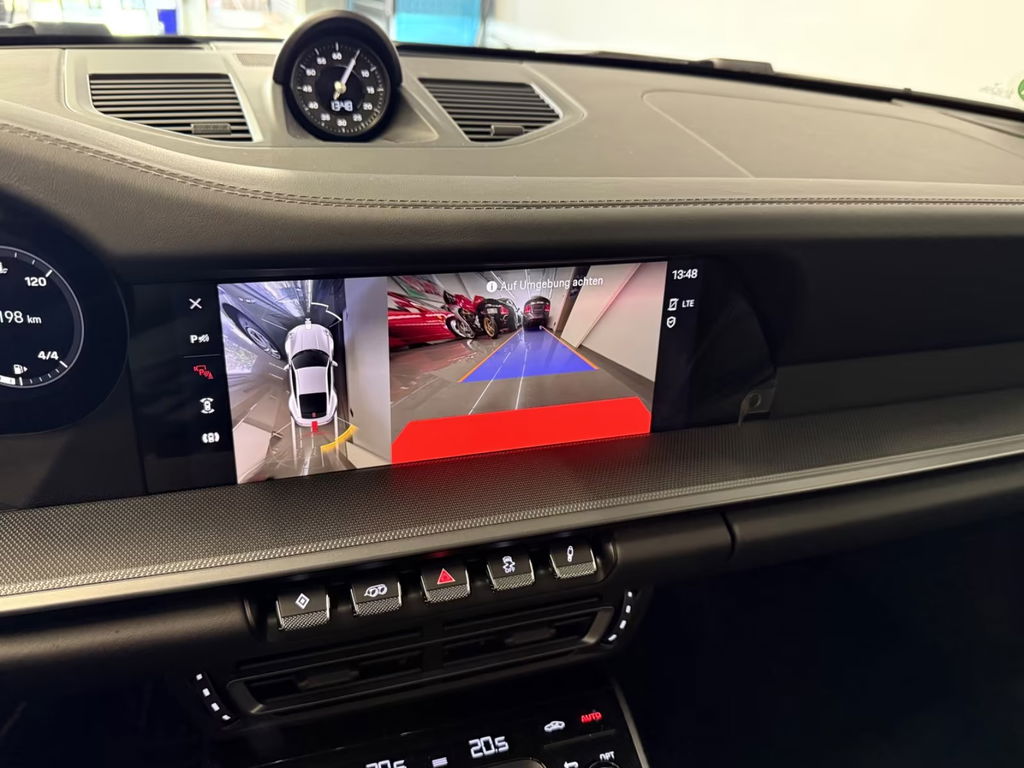 Porsche 992 Carrera 4