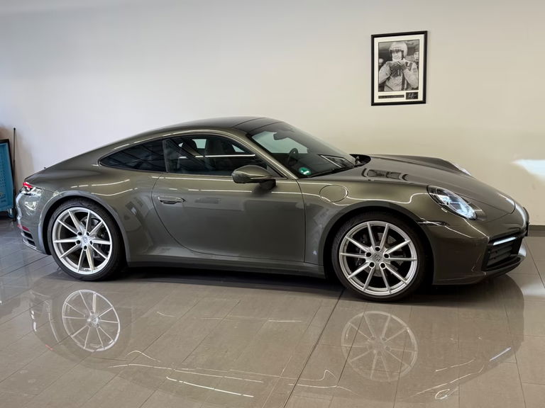 Porsche 992 Carrera 4