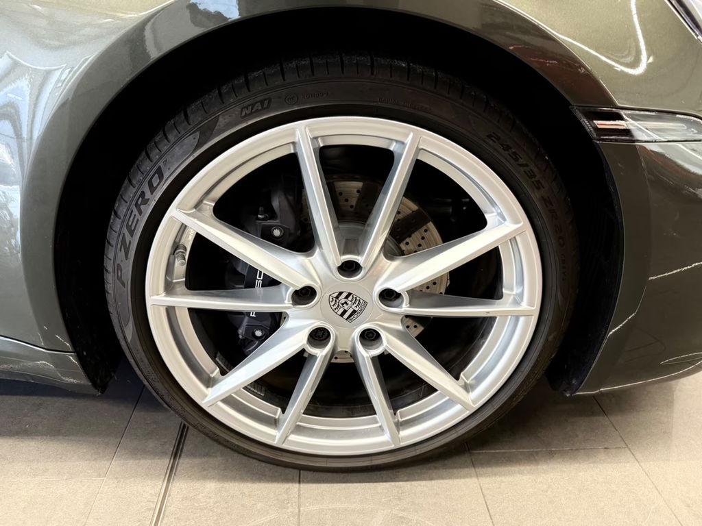 Porsche 992 Carrera 4